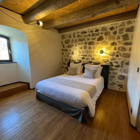 Domaine De La Planche De Melussac Bed & Breakfast *