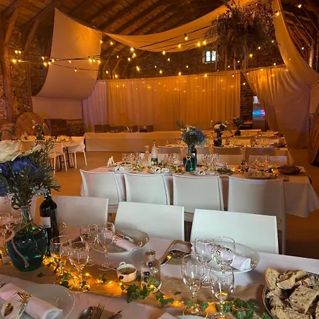 Domaine De La Planche De Melussac Bed & Breakfast *