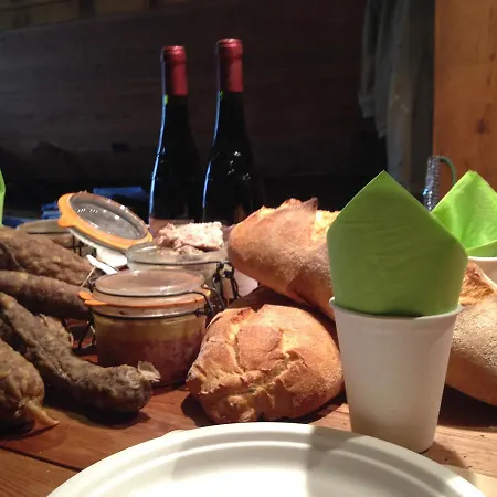 Domaine De La Planche De Melussac Bed & Breakfast