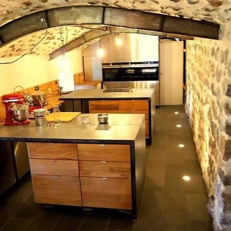 Domaine De La Planche De Melussac Bed & Breakfast 4*